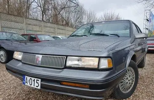 OLDSMOBILE Cutlass 